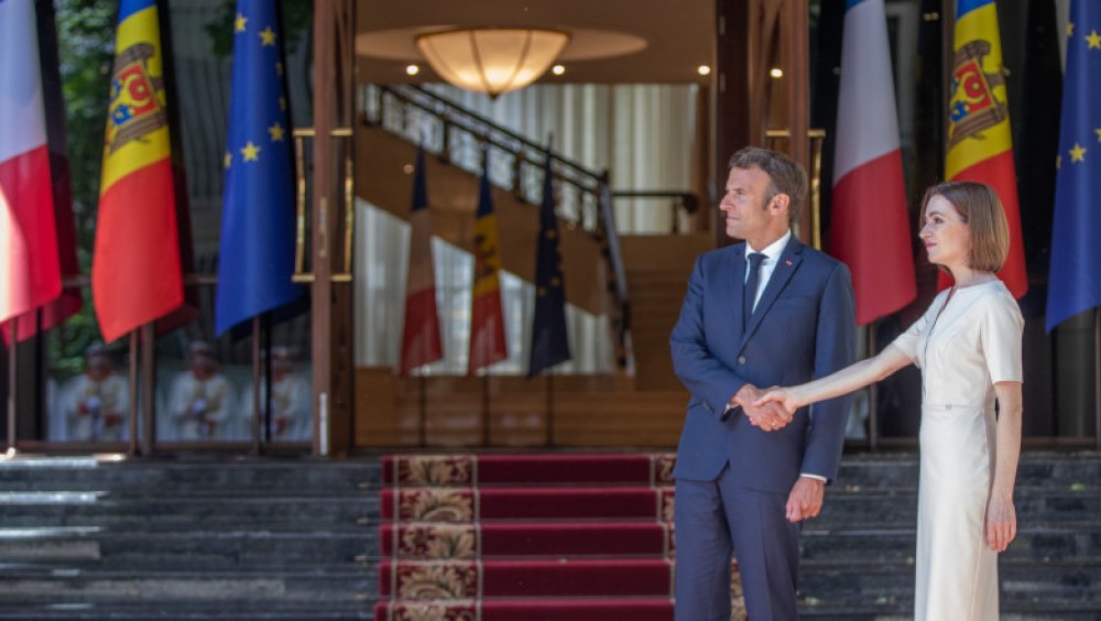 Macron a ajuns în Republica Moldova. Maia Sandu: Discutăm despre candidatura noastră la UE